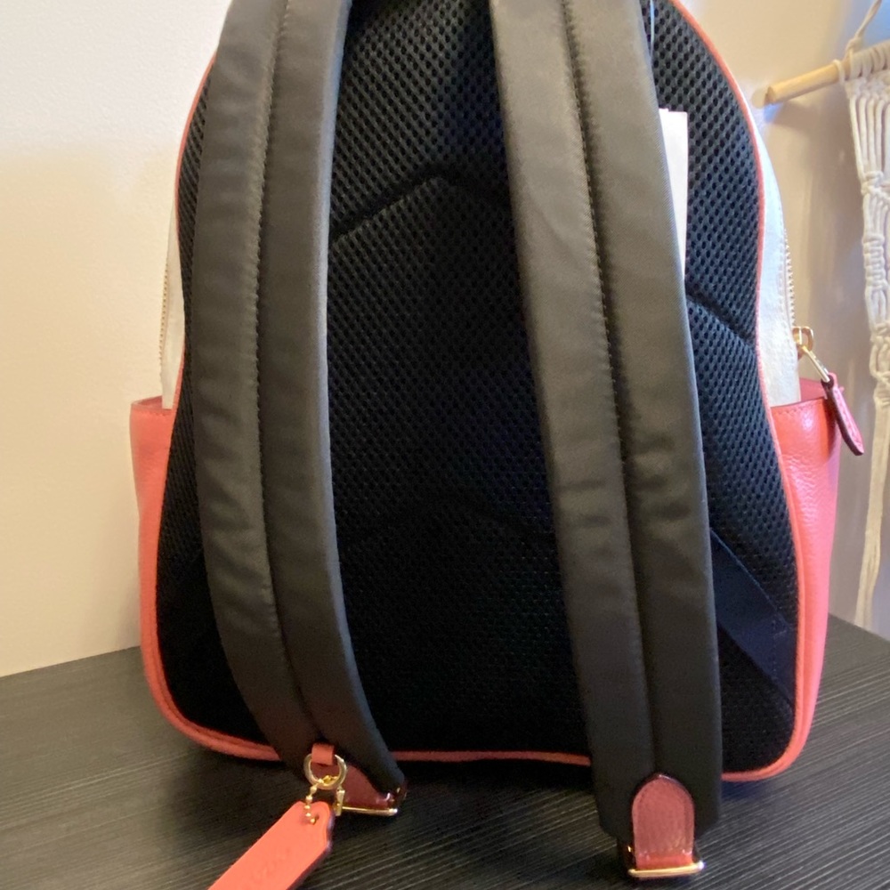 π Coach Backpack NWT - Picture 4 of 9